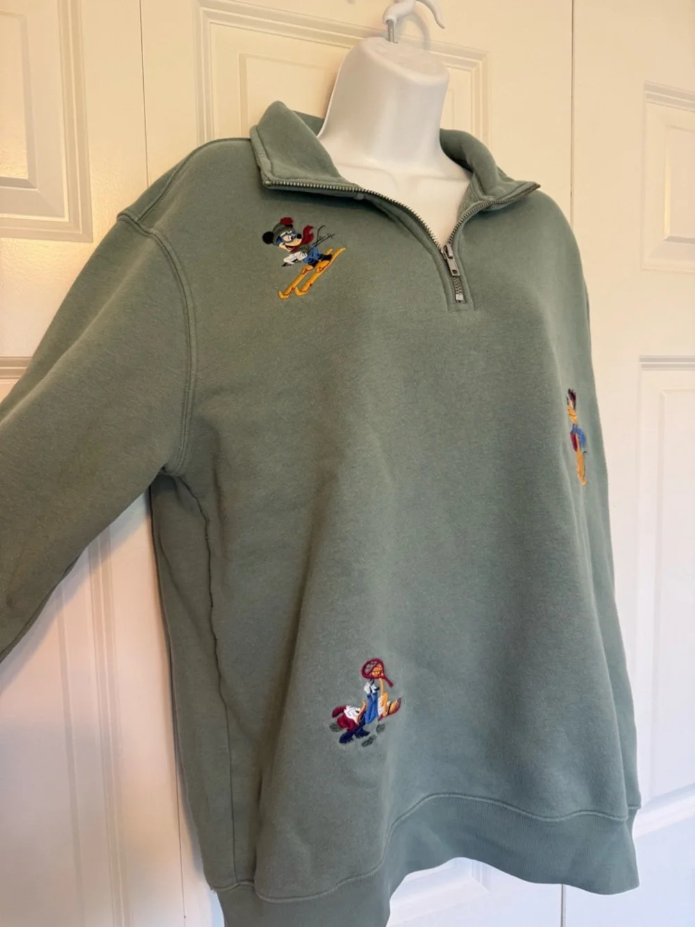 Disney Parks Mickey Mouse & Friends Homestead 1/4 Zip Pullover RARE Unisex M - Picture 3 of 9